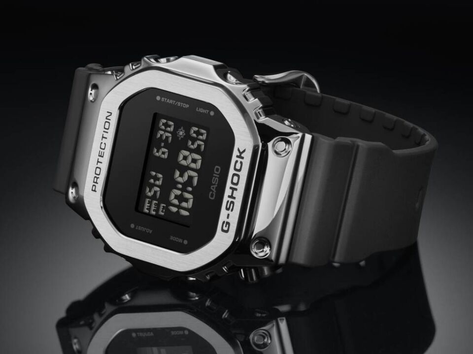 CASIO GM-5600U-1DR Kol Saati