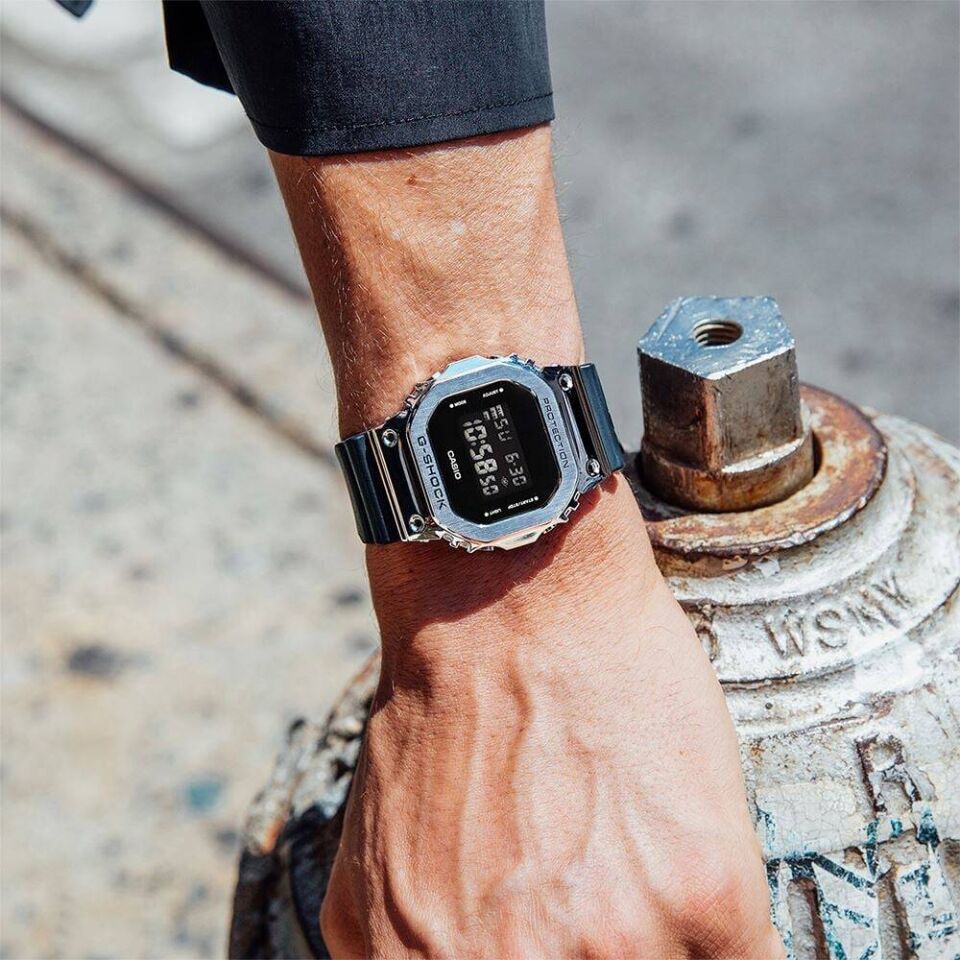 CASIO GM-5600U-1DR Kol Saati
