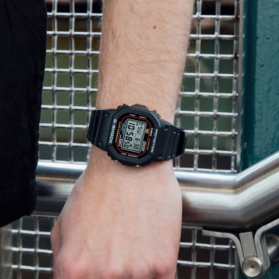 CASIO DW-5600RL-1DR Dijital Erkek Kol Saati