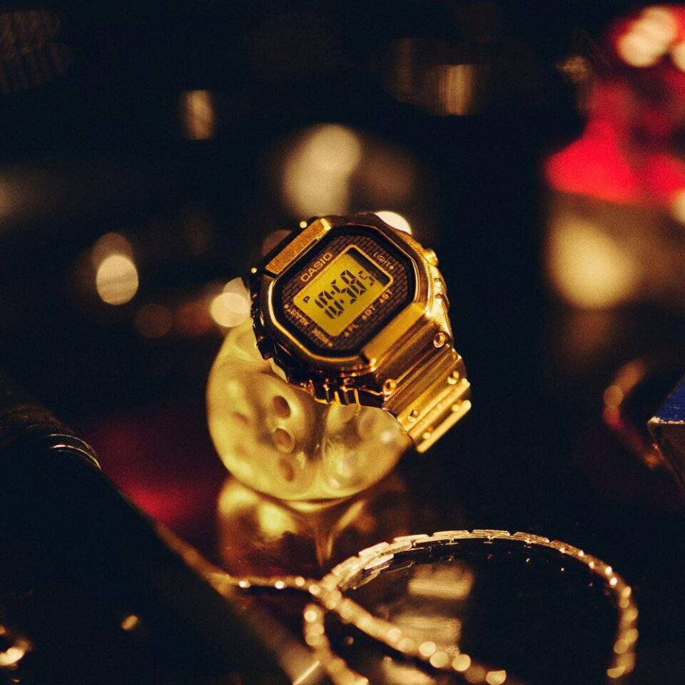 CASIO CRW-001G-9DR Dijital Erkek Kol Saati