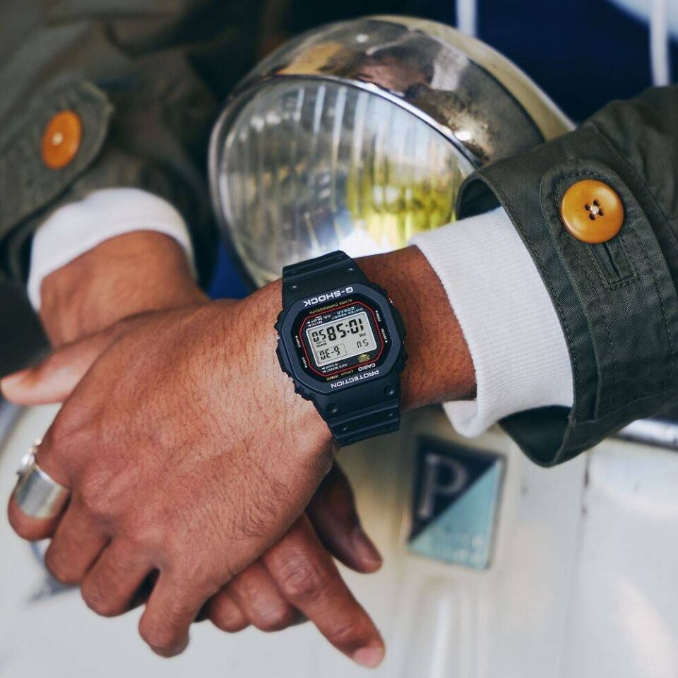 CASIO DW-5000R-1ADR Dijital Erkek Kol Saati